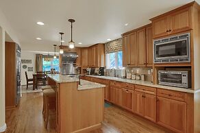 5BR Poe Manor Entertain,hot Tub+has Everything!