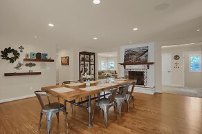 5BR Poe Manor Entertain,hot Tub+has Everything!