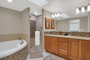 5BR Poe Manor Entertain,hot Tub+has Everything!