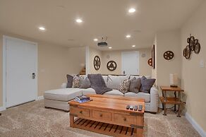 5BR Poe Manor Entertain,hot Tub+has Everything!