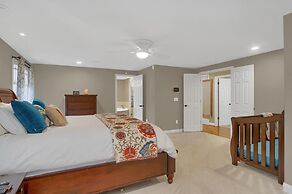 5BR Poe Manor Entertain,hot Tub+has Everything!