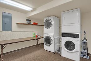 5BR Poe Manor Entertain,hot Tub+has Everything!