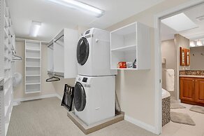 5BR Poe Manor Entertain,hot Tub+has Everything!