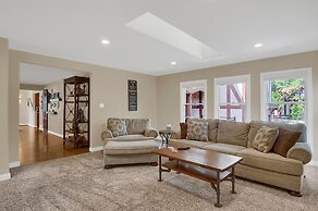 5BR Poe Manor Entertain,hot Tub+has Everything!