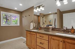 5BR Poe Manor Entertain,hot Tub+has Everything!