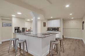 5BR Poe Manor Entertain,hot Tub+has Everything!