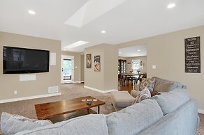 5BR Poe Manor Entertain,hot Tub+has Everything!