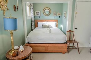 Pet Friendly 1900 Classic 3 Bedroom Value