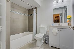 5BR Theatre & Arcade AF Academy Trails, W/hot Tub!