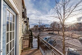 3BR Downtown Townhome /w Stunning Balcony Views!