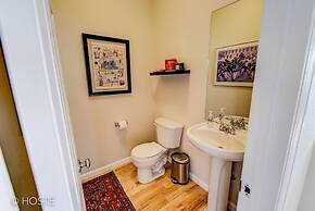 3BR Downtown Townhome /w Stunning Balcony Views!