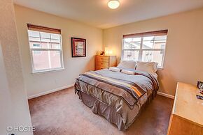 3BR Downtown Townhome /w Stunning Balcony Views!