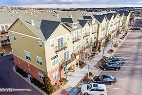 3BR Downtown Townhome /w Stunning Balcony Views!