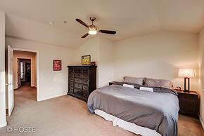 3BR Downtown Townhome /w Stunning Balcony Views!