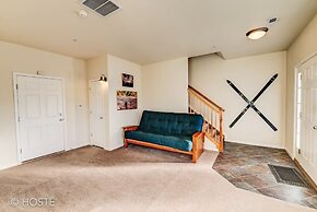 3BR Downtown Townhome /w Stunning Balcony Views!