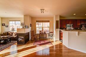 3BR Downtown Townhome /w Stunning Balcony Views!