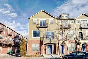 3BR Downtown Townhome /w Stunning Balcony Views!