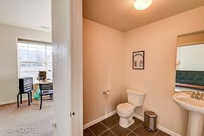 3BR Downtown Townhome /w Stunning Balcony Views!