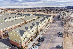 3BR Downtown Townhome /w Stunning Balcony Views!