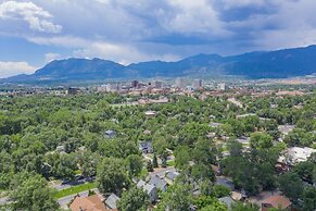 Perfect Cottage Downtown Great Patio!