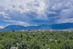 Perfect Cottage Downtown Great Patio!