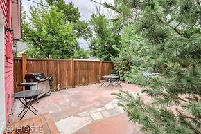 Perfect Cottage Downtown Great Patio!