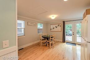 Perfect Cottage Downtown Great Patio!