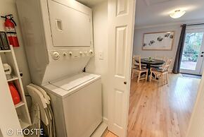 Perfect Cottage Downtown Great Patio!