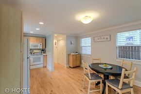 Perfect Cottage Downtown Great Patio!