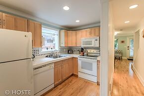 Perfect Cottage Downtown Great Patio!