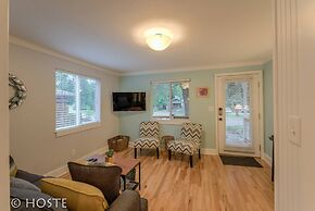 Perfect Cottage Downtown Great Patio!