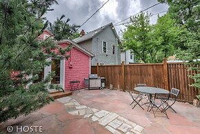 Perfect Cottage Downtown Great Patio!
