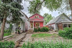 Perfect Cottage Downtown Great Patio!