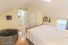 Perfect Cottage Downtown Great Patio!