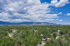 Perfect Cottage Downtown Great Patio!