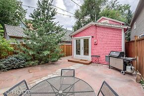 Perfect Cottage Downtown Great Patio!