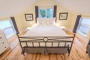 Perfect Cottage Downtown Great Patio!