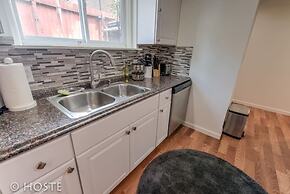 2BR Comfy Condo & Cute Patio Broadmoor Area