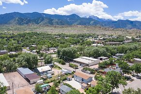 2BR Modern & Chic Comfy Home in Old Colorado