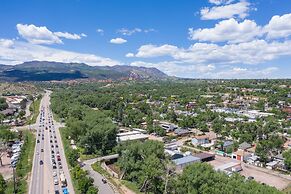 2BR Modern & Chic Comfy Home in Old Colorado