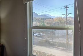 2BR Modern & Chic Comfy Home in Old Colorado