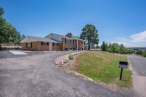 Garden-level Perfect Hot tub Fire Pit & More!