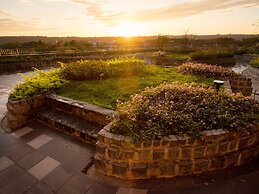 Fame Hall Garden Hotel