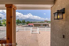 2BR Downtown Adventure Pikes Peak Views AC!