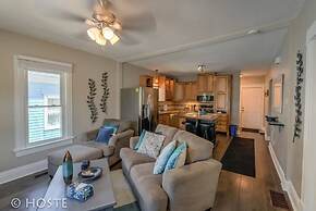 2BR Downtown Adventure Pikes Peak Views AC!