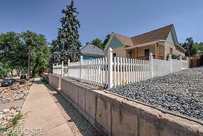 2BR Downtown Adventure Pikes Peak Views AC!