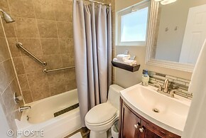 2BR Downtown Adventure Pikes Peak Views AC!