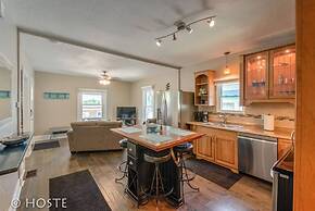 2BR Downtown Adventure Pikes Peak Views AC!