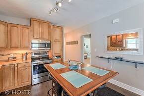 2BR Downtown Adventure Pikes Peak Views AC!