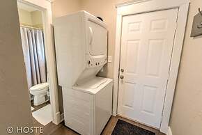 2BR Downtown Adventure Pikes Peak Views AC!